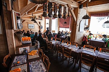 A restaurant with a sign that says chez 20 on it