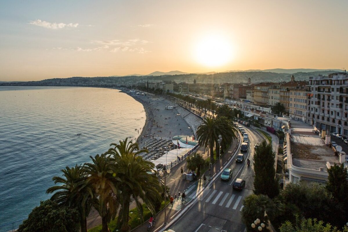 Road biking in Nice