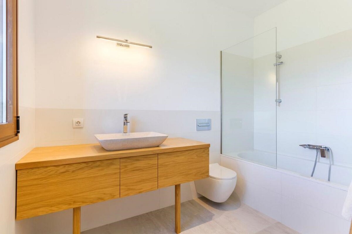 A bathroom with a sink toilet and bathtub