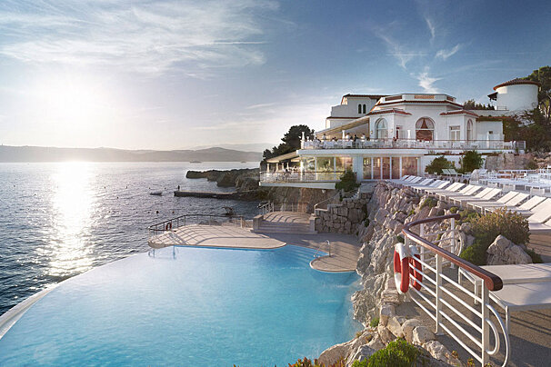 Coolest places to be seen in Antibes