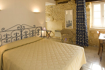 La Ferme Lamy Hotel, Meyrals double bedroom