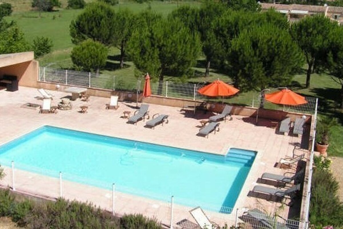 Le Manoir Hotel, Apt pool