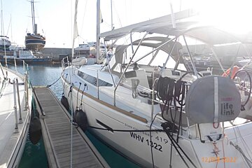 A boat that has the number 419 on it