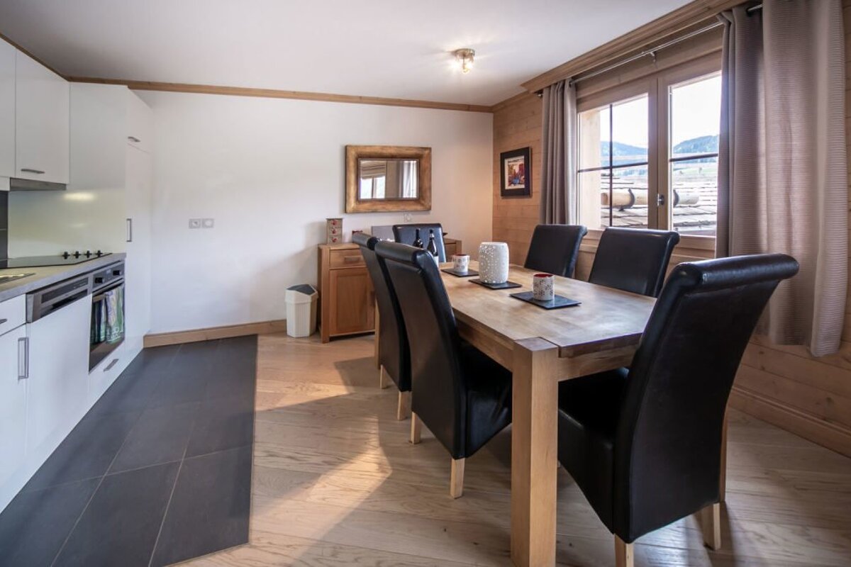 Terrace Apartment, Morzine dining room