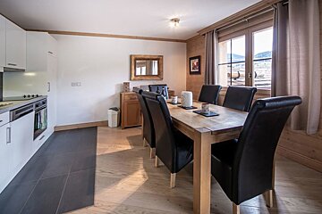 Terrace Apartment, Morzine dining room