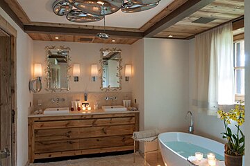 A bathroom with two sinks and a bathtub