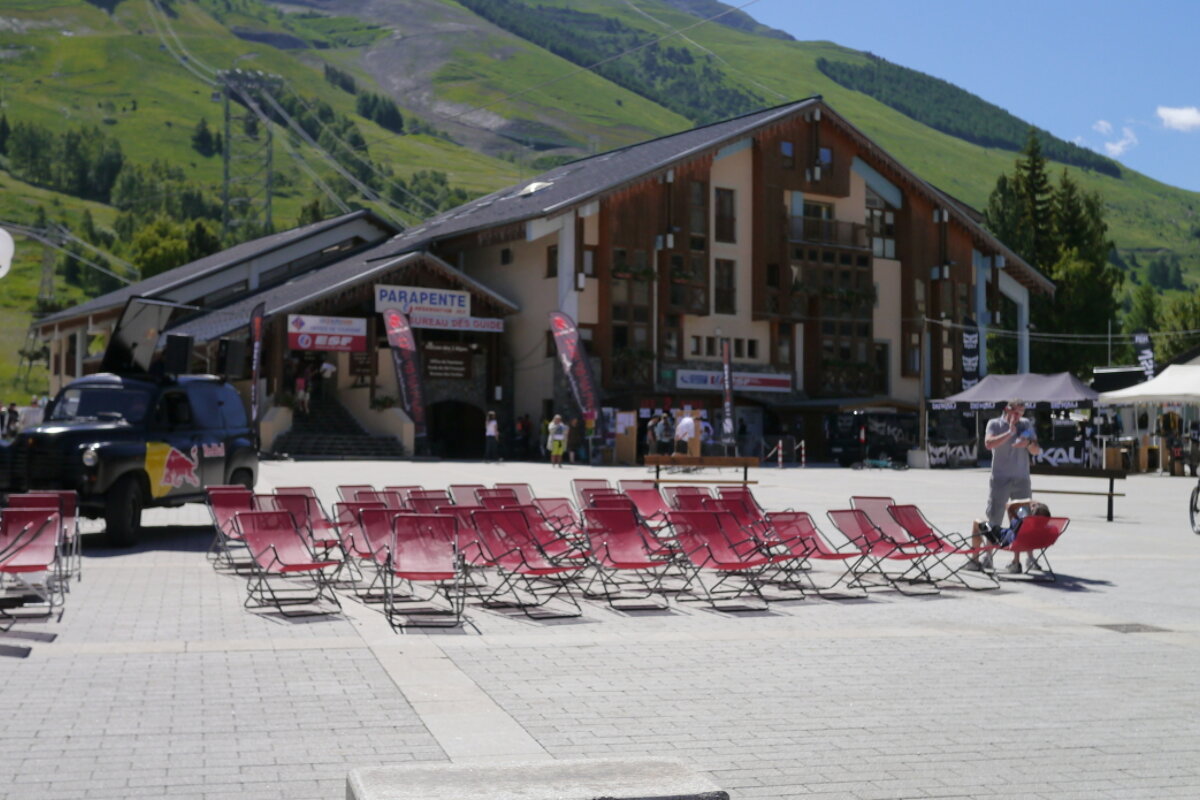 summer views of 2 Alpes