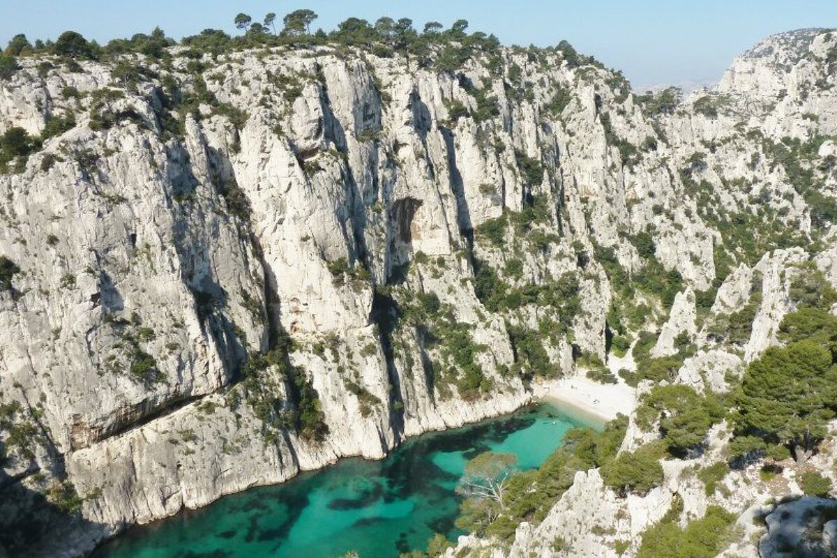 cliffs & turquoise water near MArseille