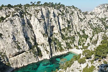 cliffs & turquoise water near MArseille