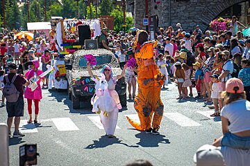 Vieux Val street parade