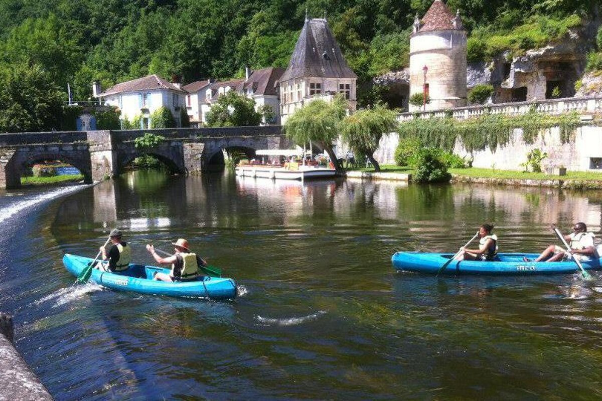 kayakers on the river in front of the town of brantome