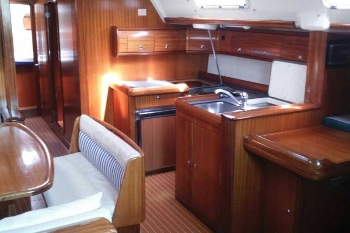 Bavaria 49 15m Sailing Yacht, Palma Centre & Marina saloon