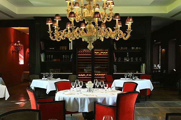 Domaine de Manville Restaurant, Les Baux interior