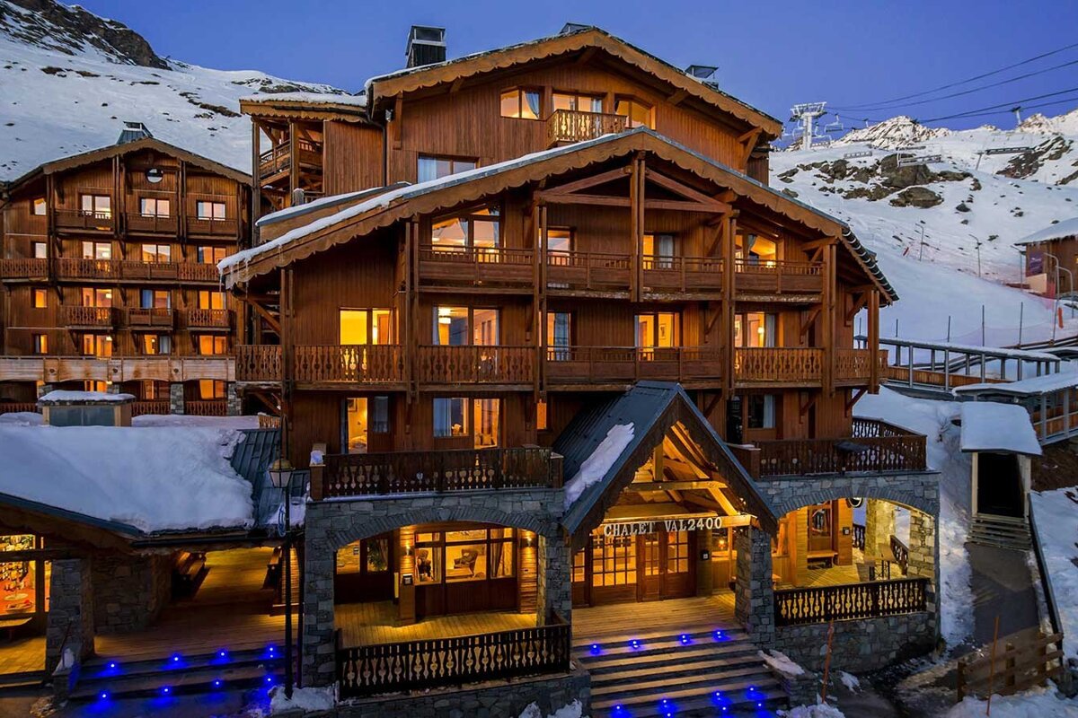 A large wooden building with the word chalet on it