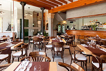 GR221 Restaurant & Cafe, Pollensa interior