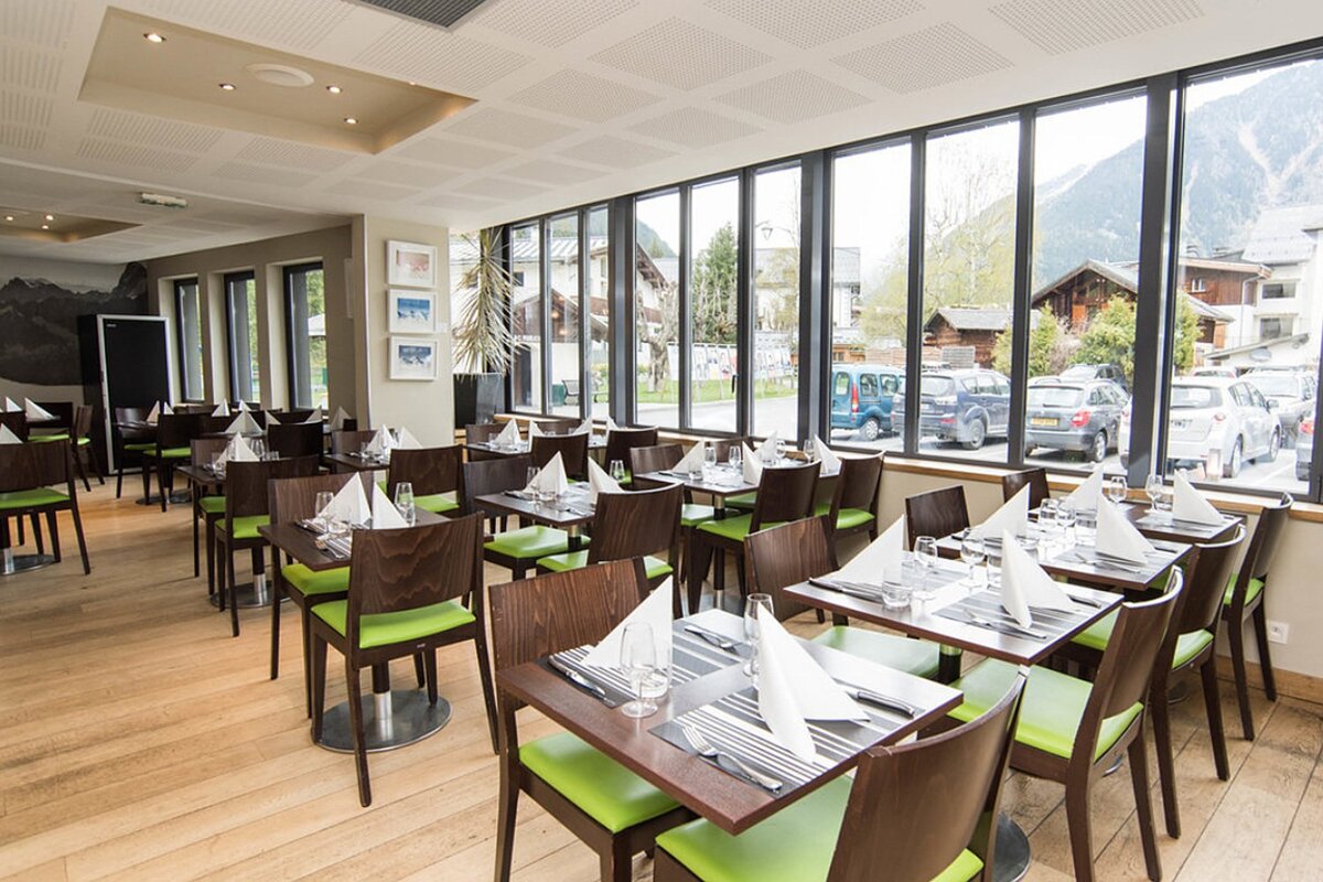 A restaurant with a lot of tables and chairs