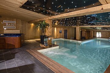L'Ours Blanc Hotel, Les Gets indoor swimming pool