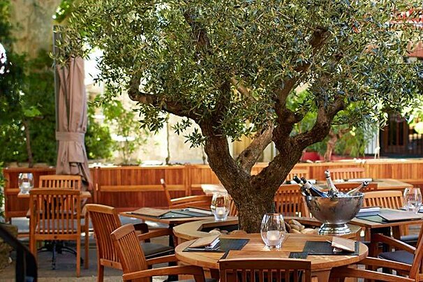 L'Oustalet, Gigondas restaurant terrasse