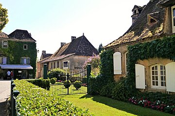 two hotels in tremolat