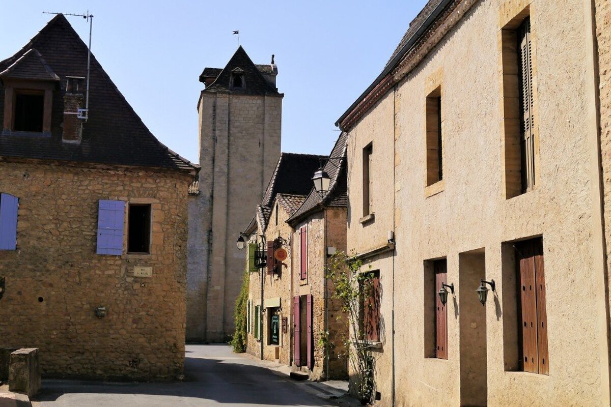 Tremolat street to Eglise saint nicolas