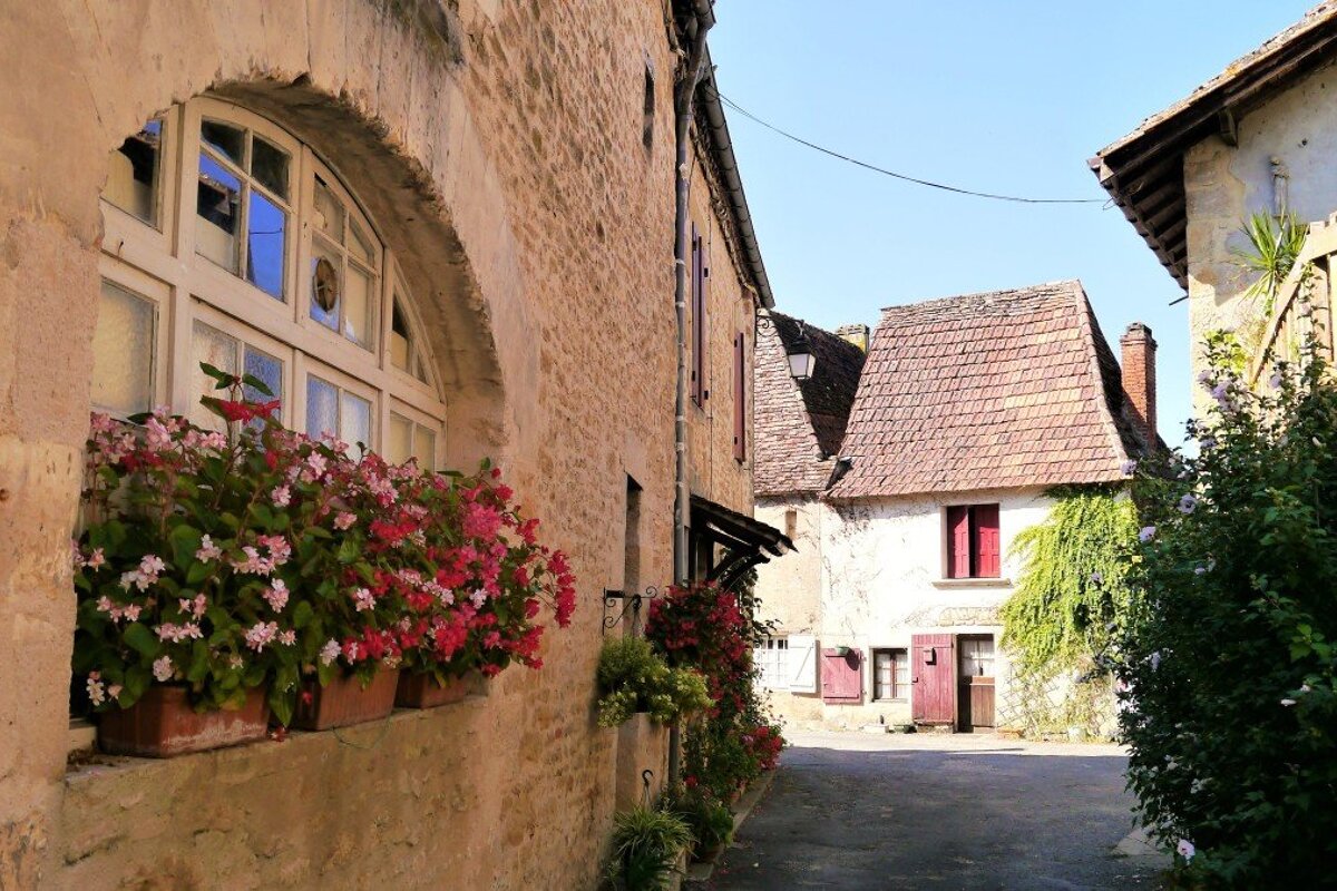 tremolat buildings with flowers