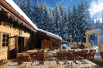 Le Clos Bernard Restaurant, Meribel Altiport restaurant terrasse