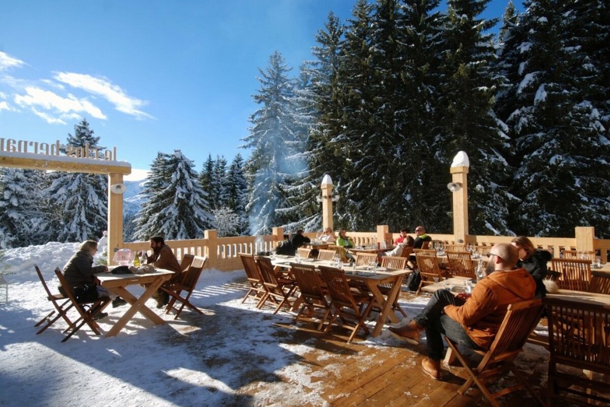 Le Clos Bernard Restaurant, Meribel Altiport restaurant terrasse