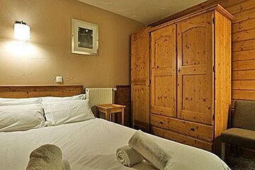 Libra Chalet, Val Thorens double bedroom