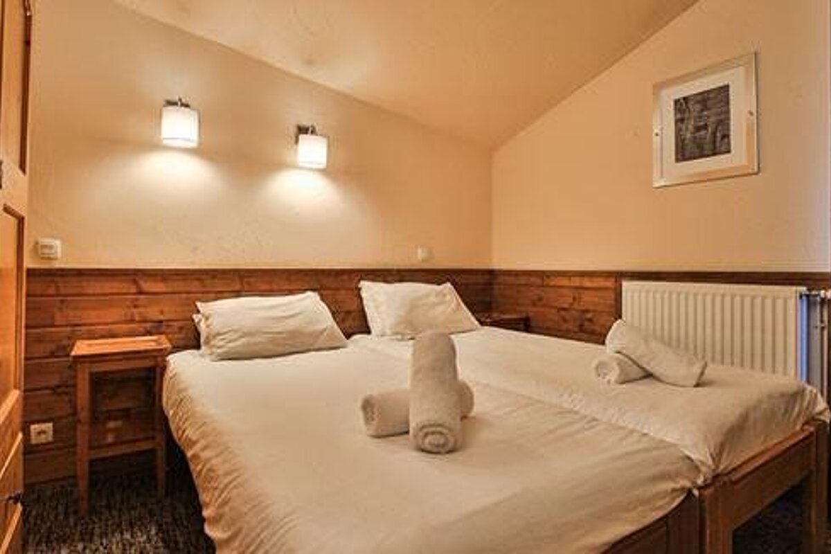 Milo Chalet, Val Thorens twin bedroom