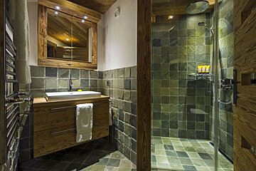 No.5 - 4 Apartment, Verbier - Centre shower room