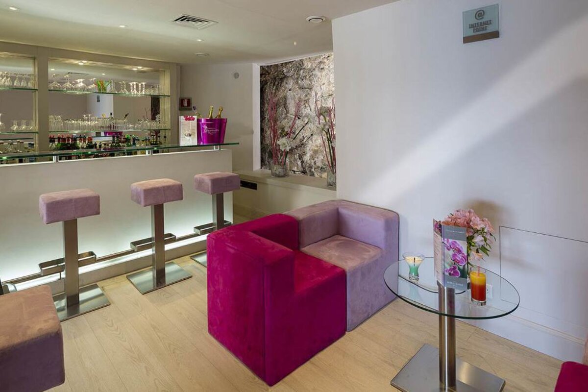 Suisse Hotel, Nice bar