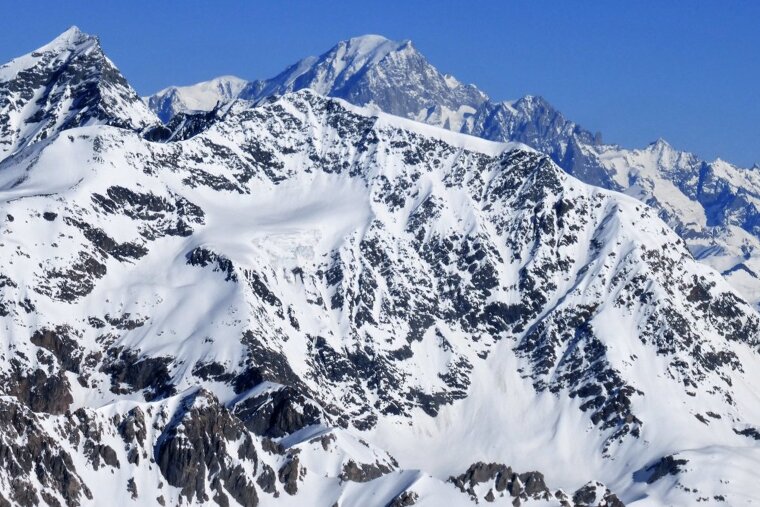 Warm weather and spring snow in Val d'Isere