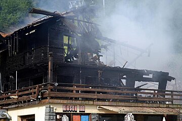 Fire Destroys Kitsch Inn in Les houches