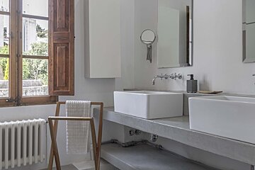 A bathroom with two sinks and a mirror