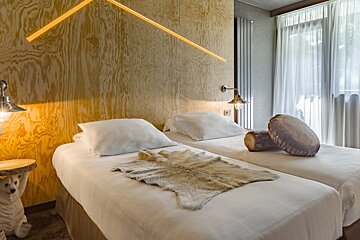 Le Refuge des Aiglons Hotel, Chamonix twin bedroom