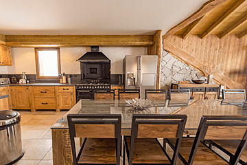 Rainbow Chalet, Val Thorens dining area