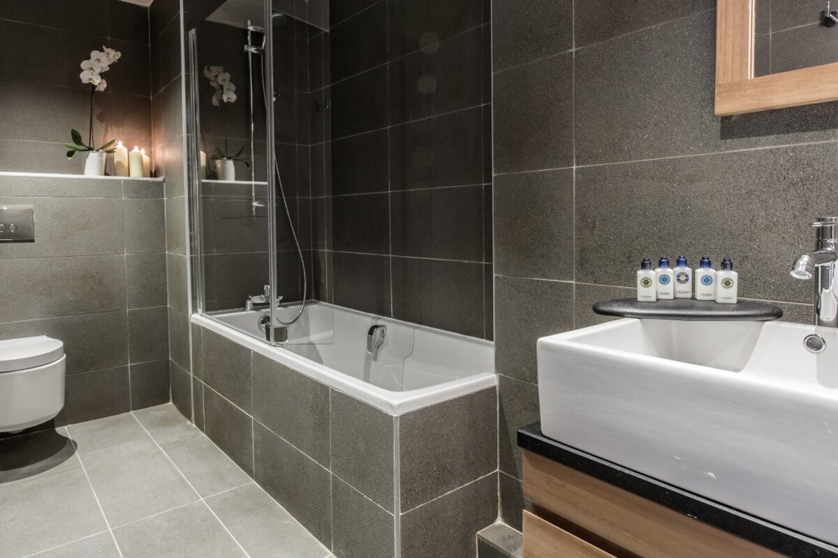 Aspen Lodge A32 Apartment, Courchevel Moriond 1650 bathroom