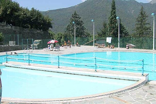 Bollene swimming pool, near Orange