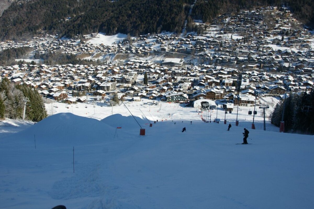 Cruising the blue runs in Morzine in 2019