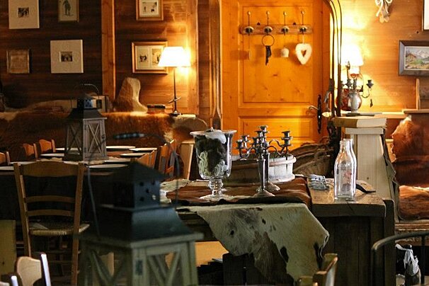 La Peau de Vache Restaurant, Val d'Isere Region interior