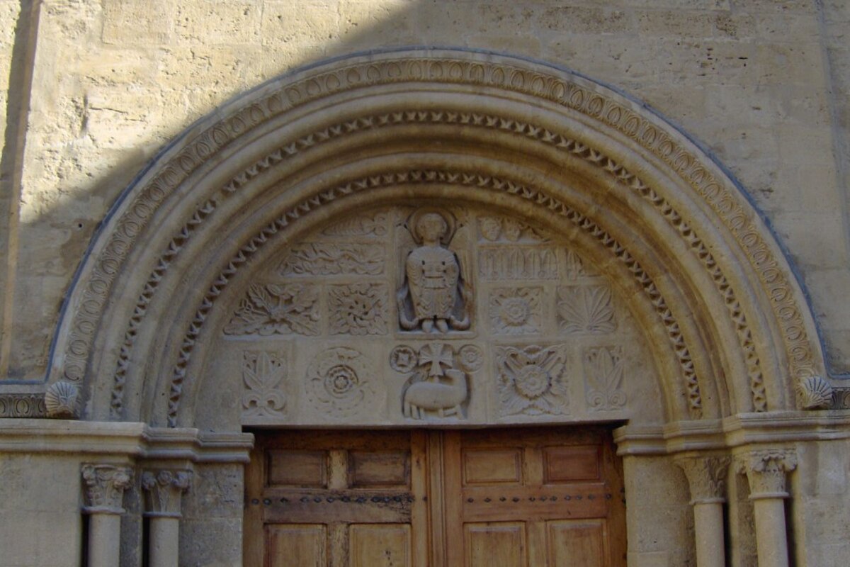 Sculpted entrance main door church Salon de Provence