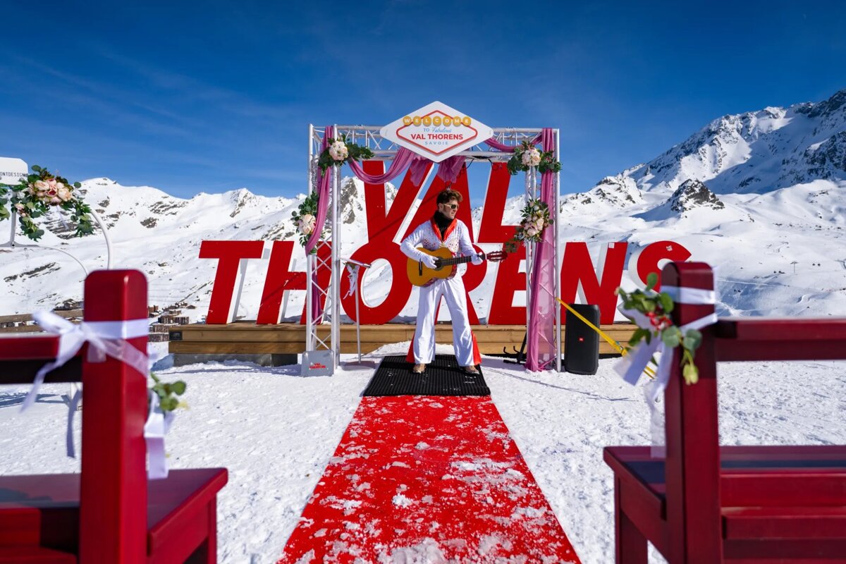 Valentine's Day wedding ceremony on the slopes in Val Thorens