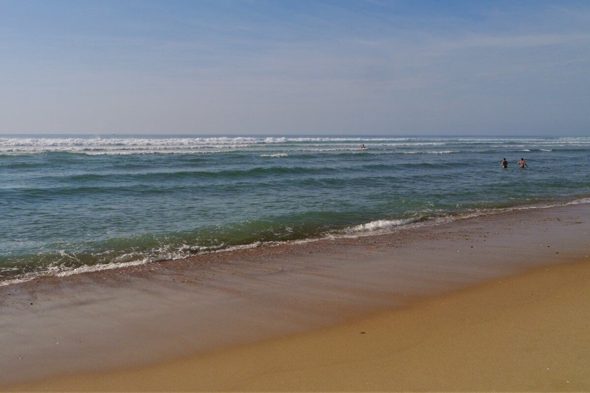 the ocean waves at l'horizon beach cap ferret