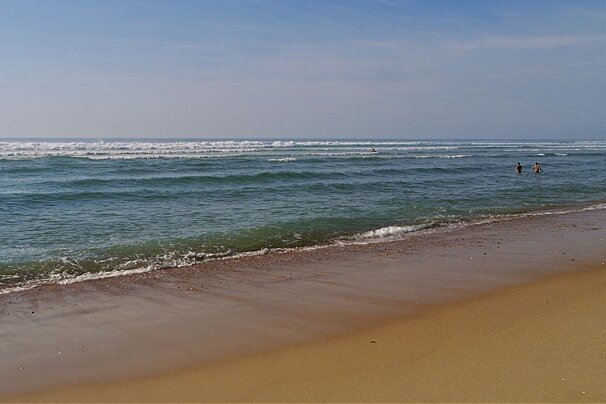 the ocean waves at l'horizon beach cap ferret