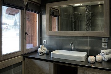 Boulangerie Chalet, Meribel Village bathroom