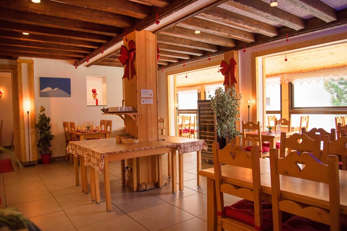 A restaurant with tables and chairs and a sign that says ' a ' on it