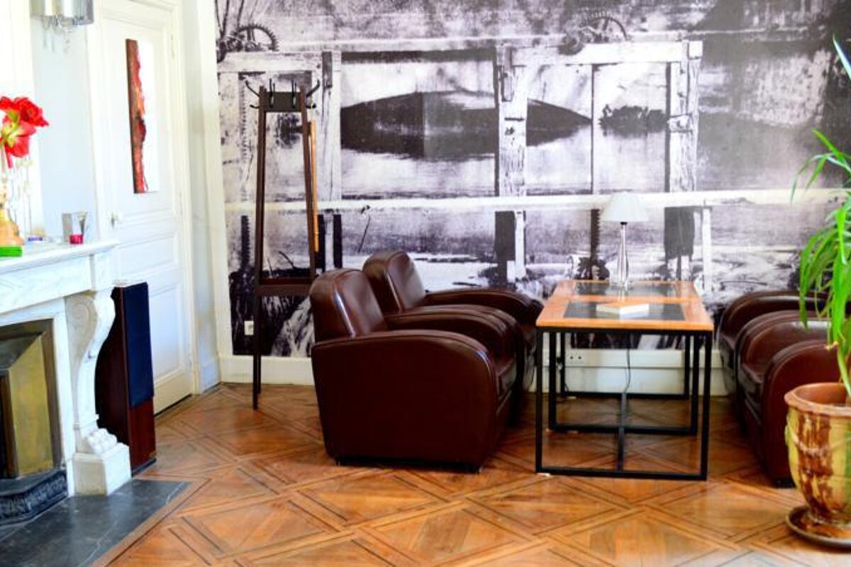 L'A Propos Hotel, Orange lounge room 
