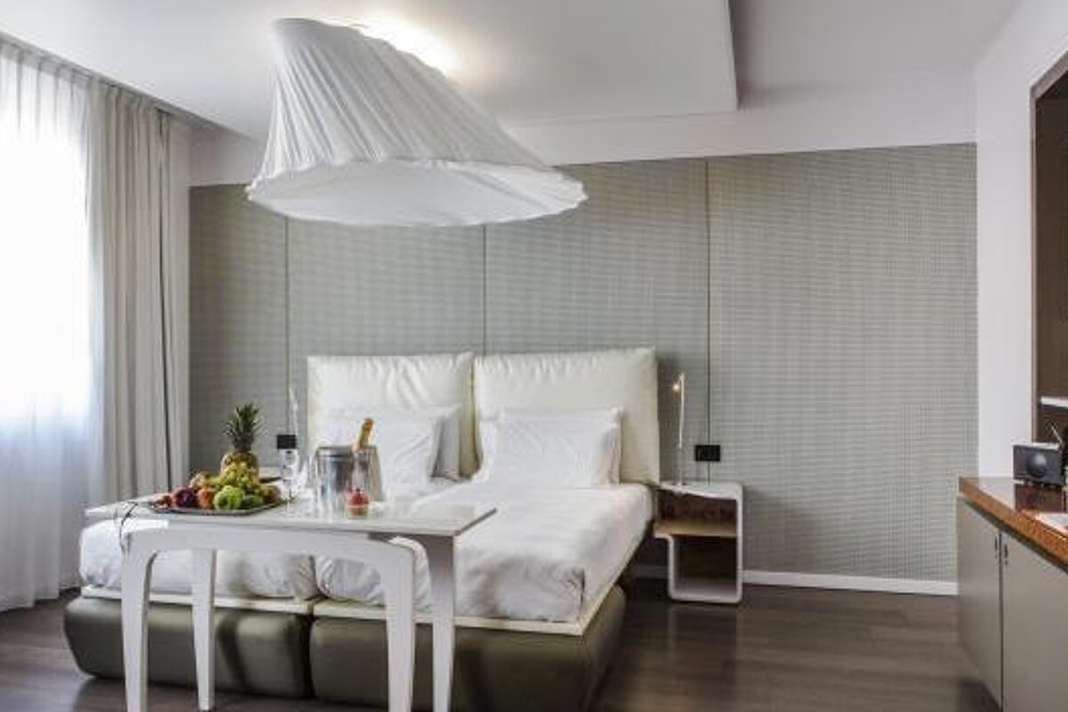 Palazzo Matteotti, Milan double bedroom