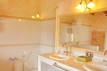 Son Terrassa Hotel, Cas Concos bathroom