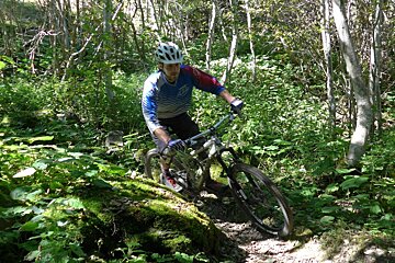 a mountain biker on a narrow trail in les houhces